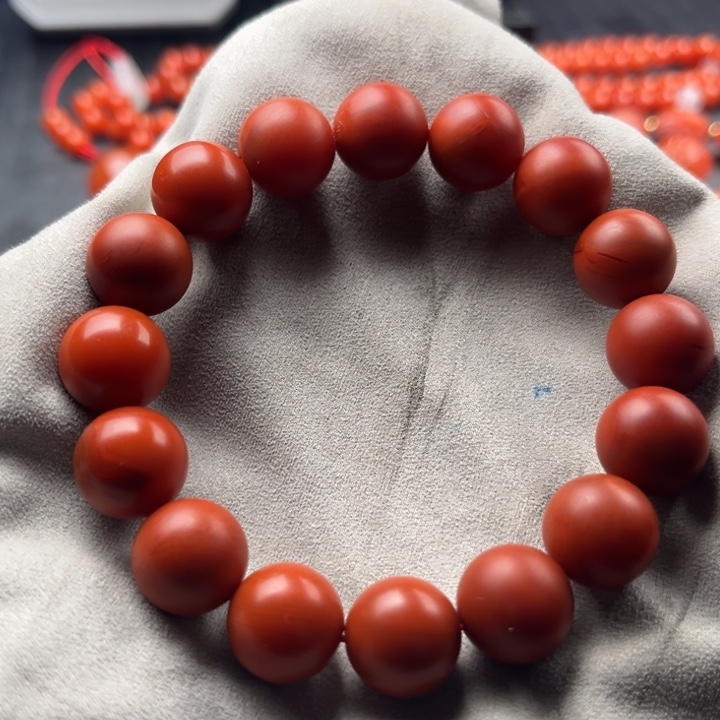 艺***师南红玛瑙手串未镶嵌