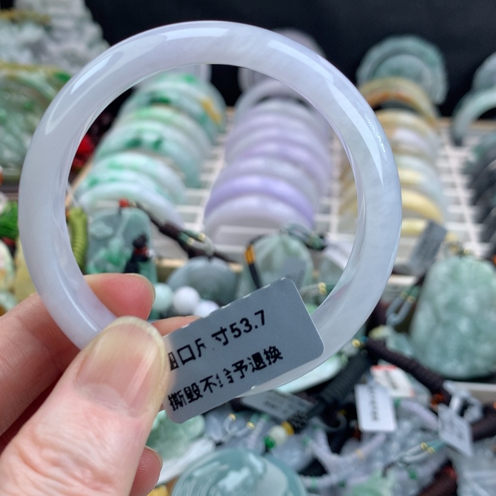 翡翠手镯未镶嵌吊坠