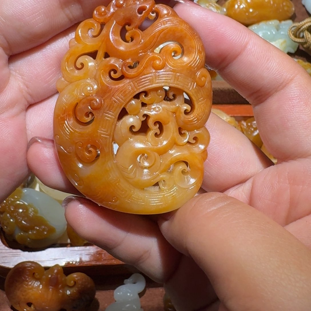 和田玉挂件未镶嵌巴*子