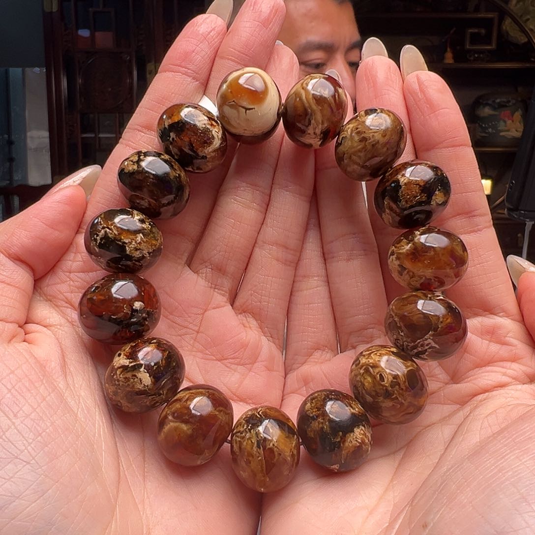 琥珀裸石未镶嵌万***?抚顺琥珀10042。19mm