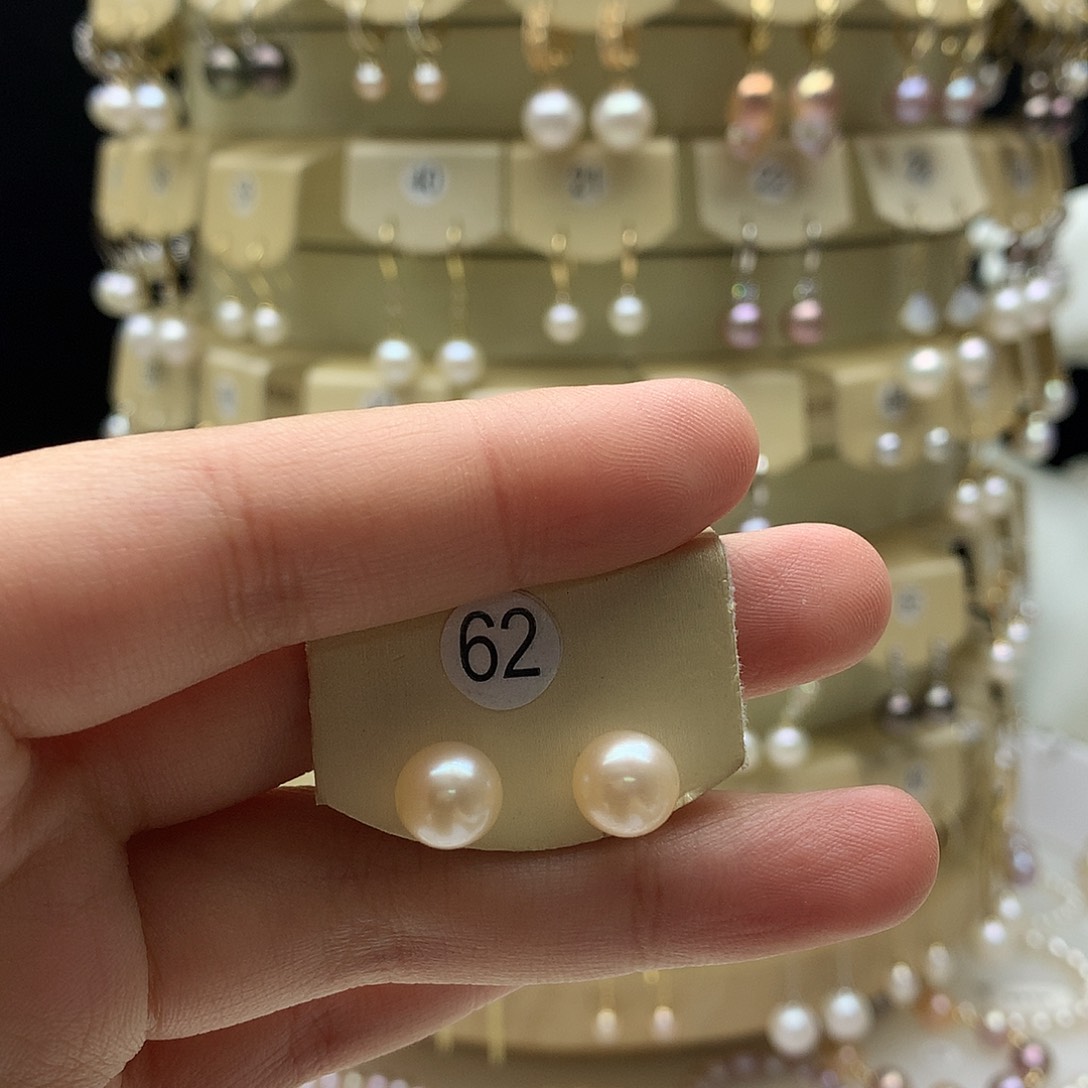 烟***喉淡水珍珠差价未镶嵌顺丰邮费差价18，不退换不含实际产品