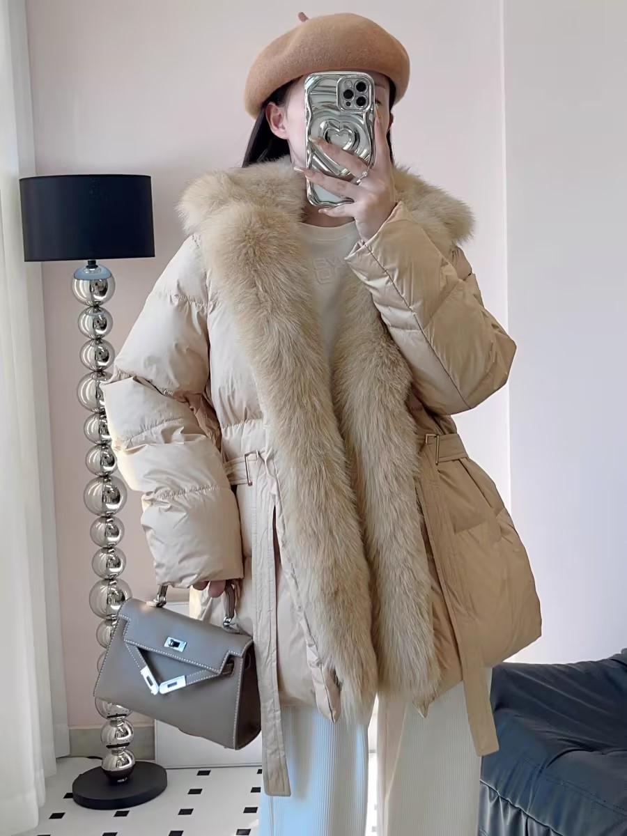 AR-狐狸大毛领羽绒服女短款皮草收腰高端奢华2025年新款冬季外套
