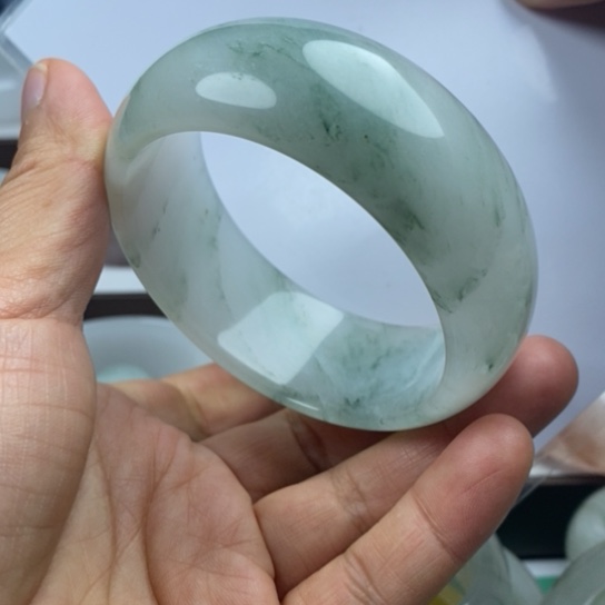 万***意石英质玉（金丝玉）未镶嵌手镯