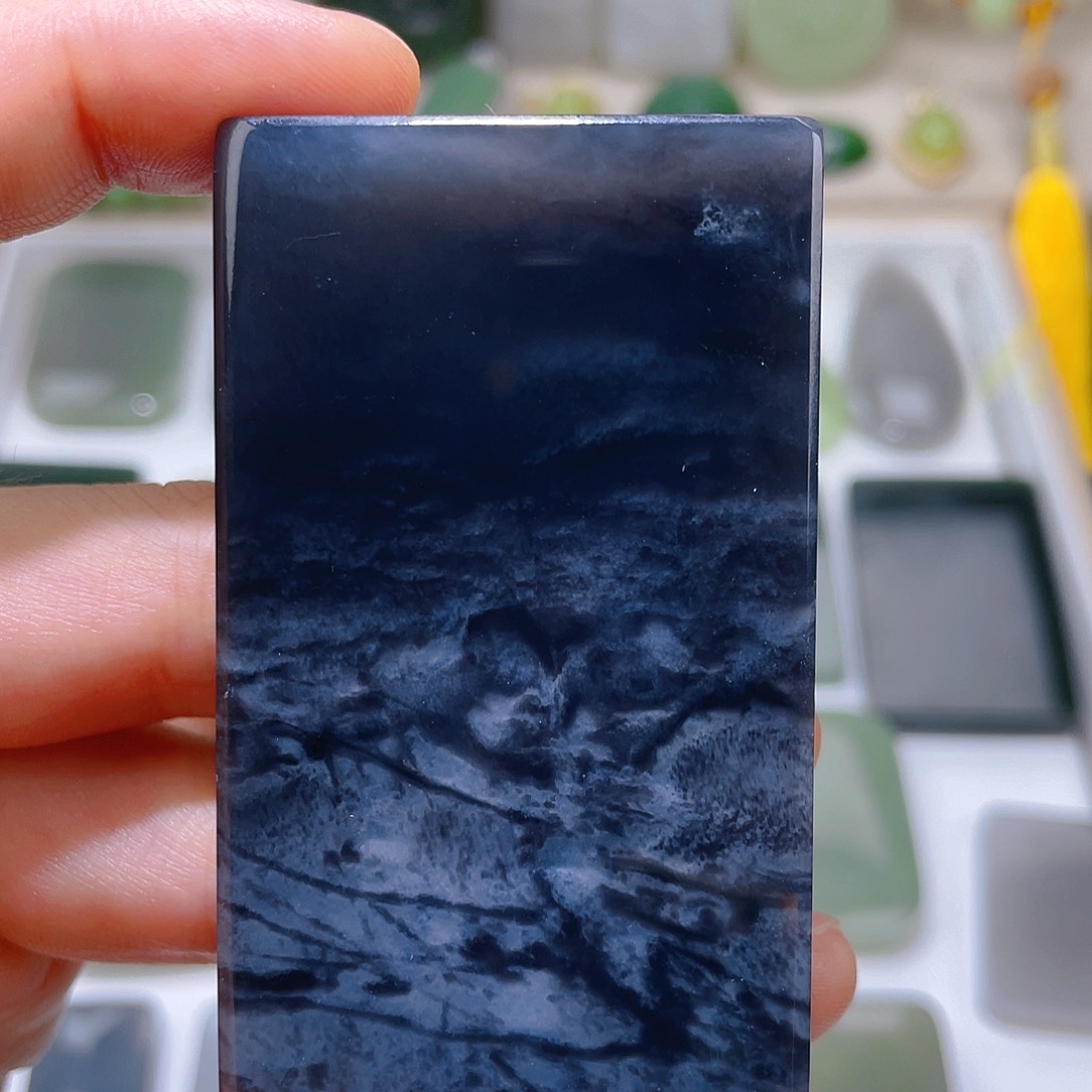 诺***儿和田玉未镶嵌颈饰