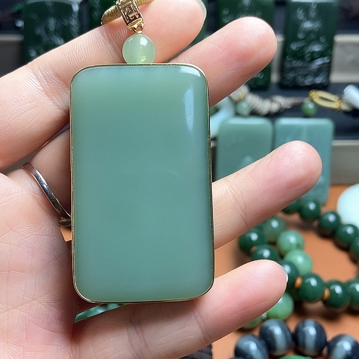 涛***涛和田玉未镶嵌颈饰