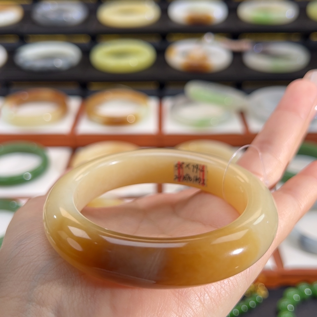 和田玉（糖玉）未镶嵌手镯一抹金红糖