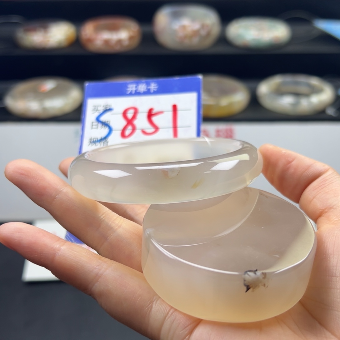 石英质玉手镯未镶嵌