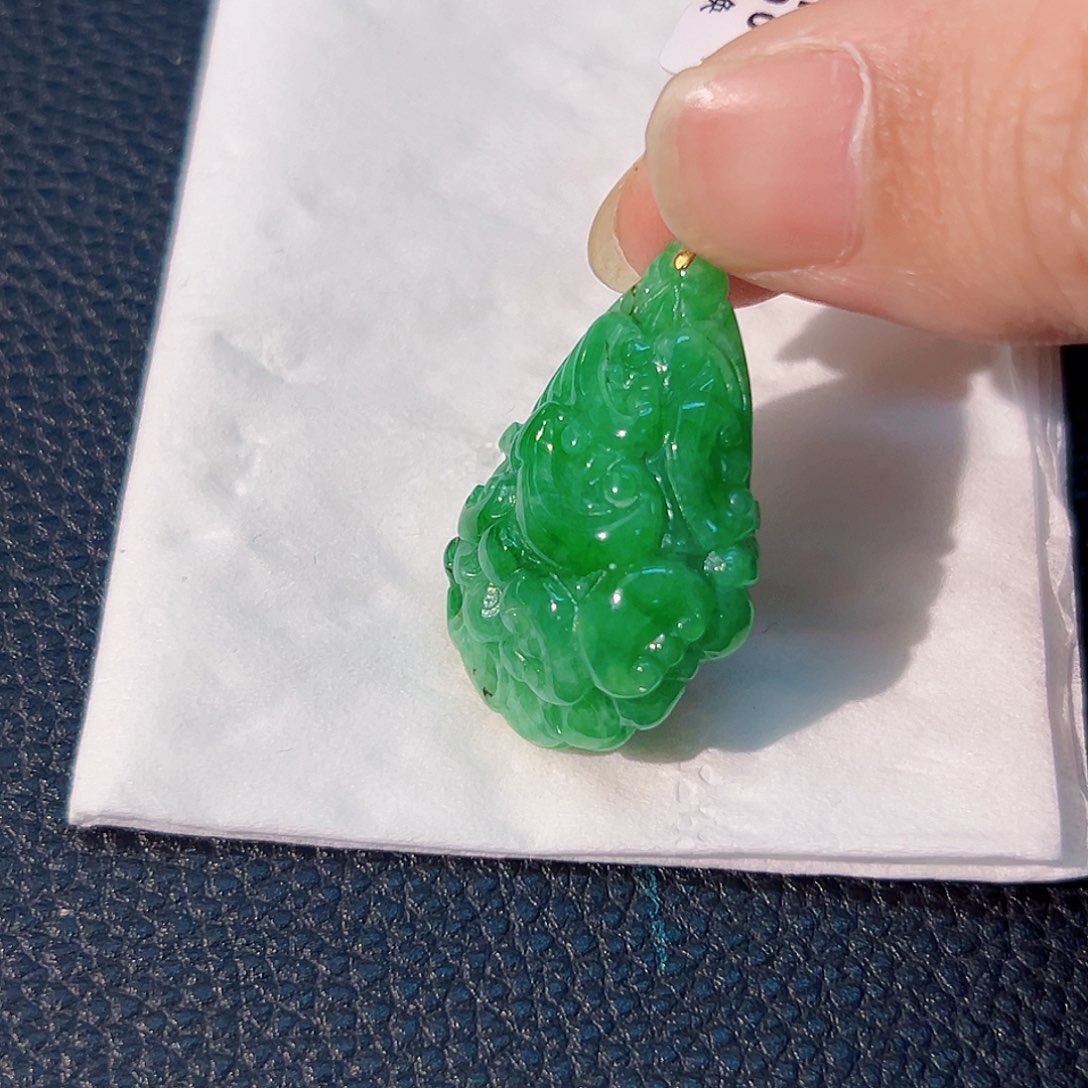 颈饰18K金镶嵌翡翠