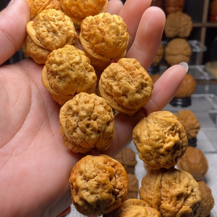 亮***哥吊坠文玩核桃1血舍利手串