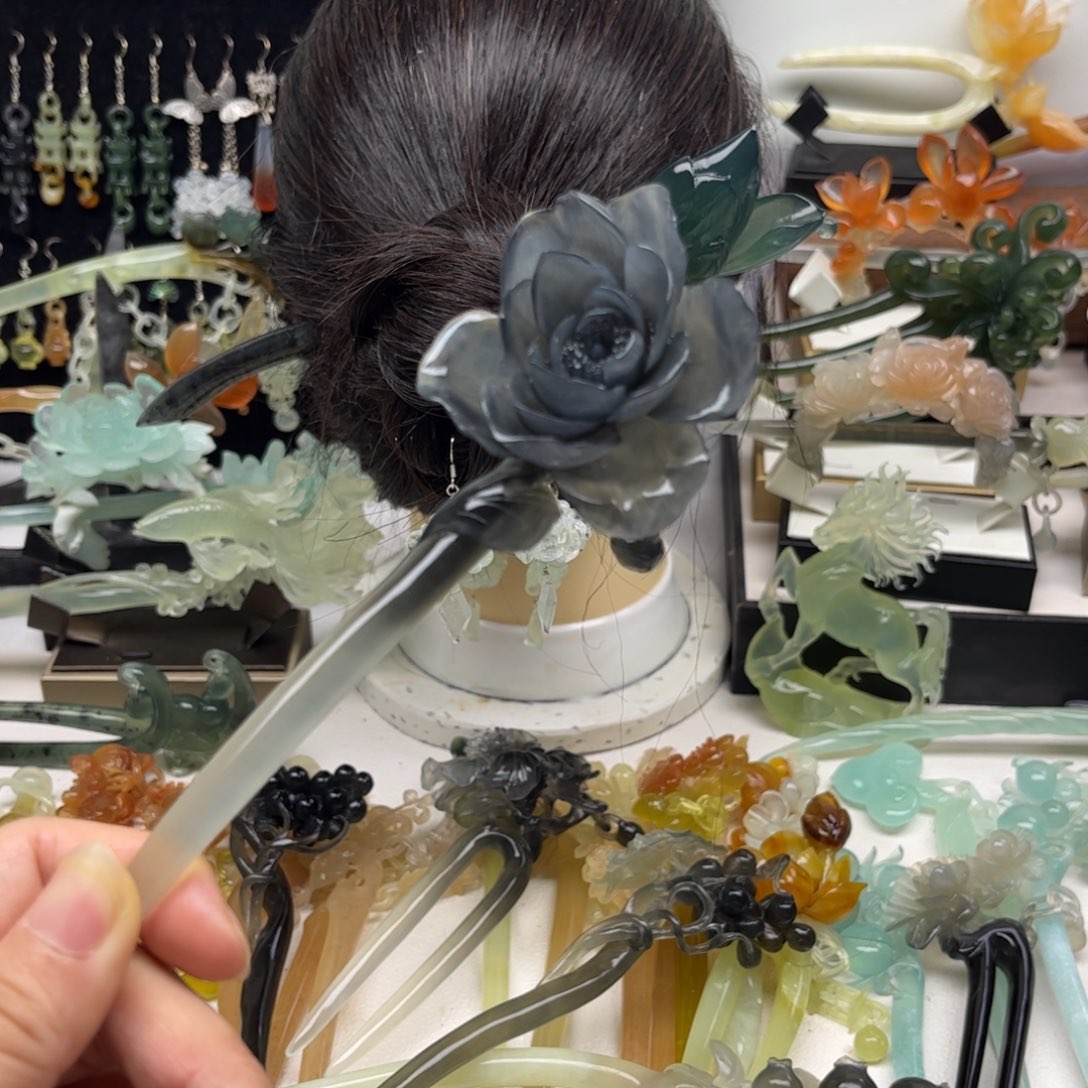 叶***子蛇纹石玉合金发簪