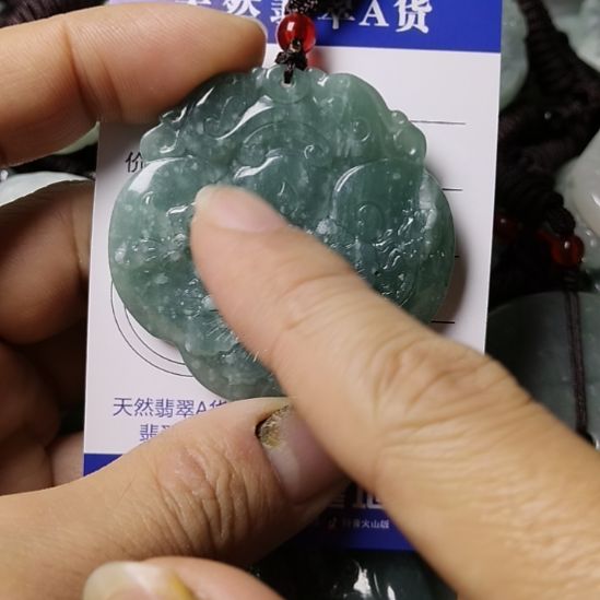 翡翠未镶嵌颈饰挂件