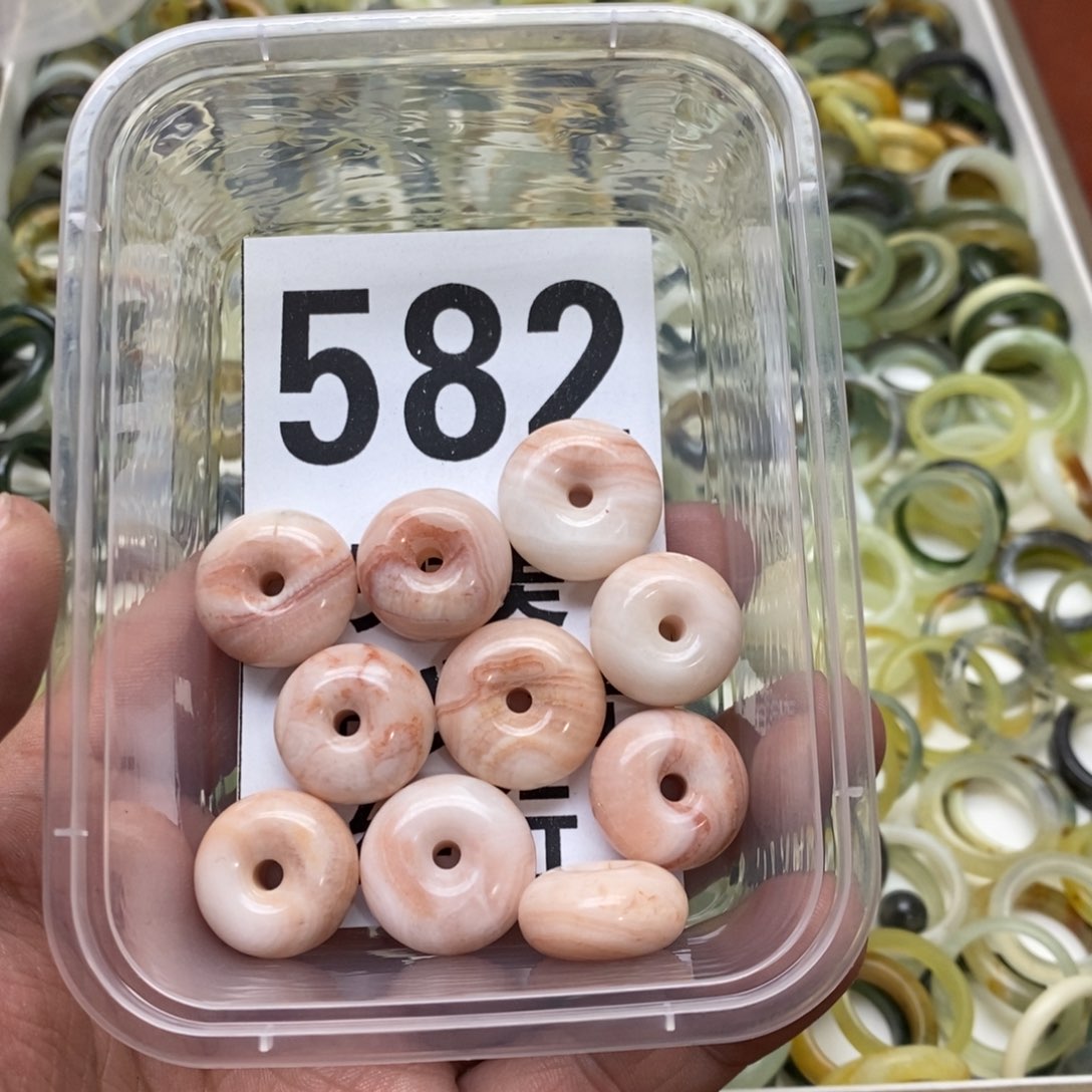 蛇纹石玉未镶嵌挂坠