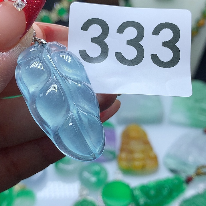 翡翠吊坠(赠链)未镶嵌