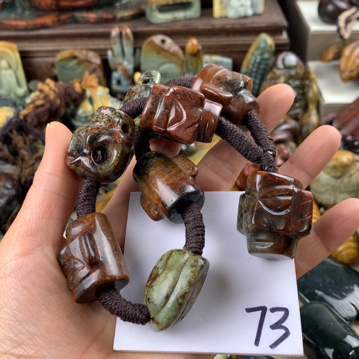 岫岩河磨玉（透闪石质玉）手持未镶嵌微*