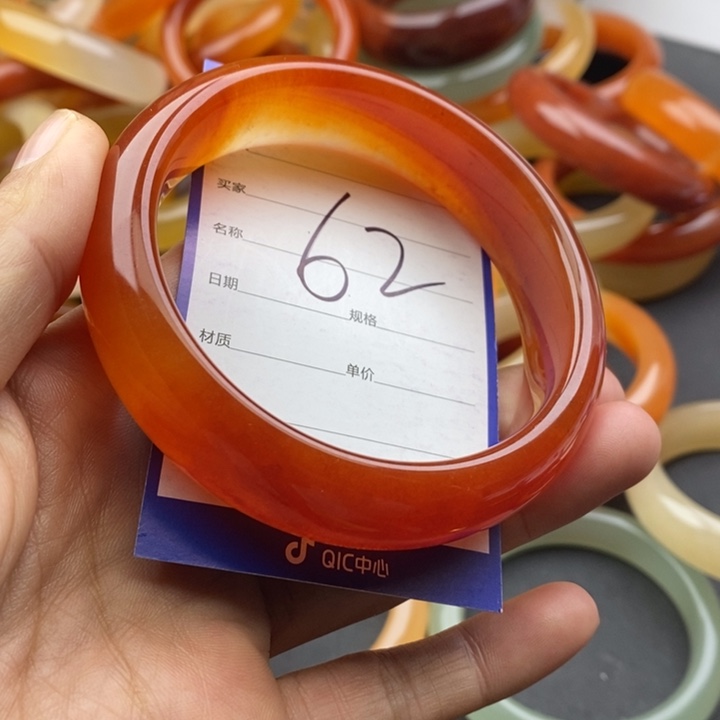 未镶嵌手镯石英质玉