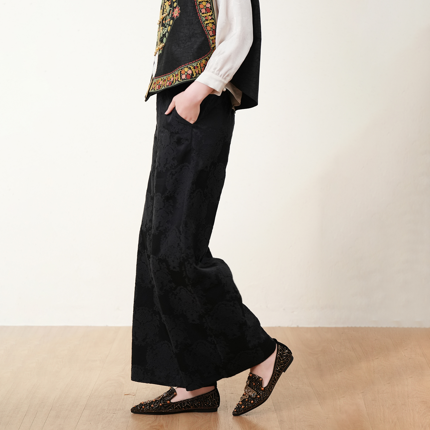 布符新中式「漆黑银鸾提花直筒裤」2026年春季新品女士休闲裤NCCK22