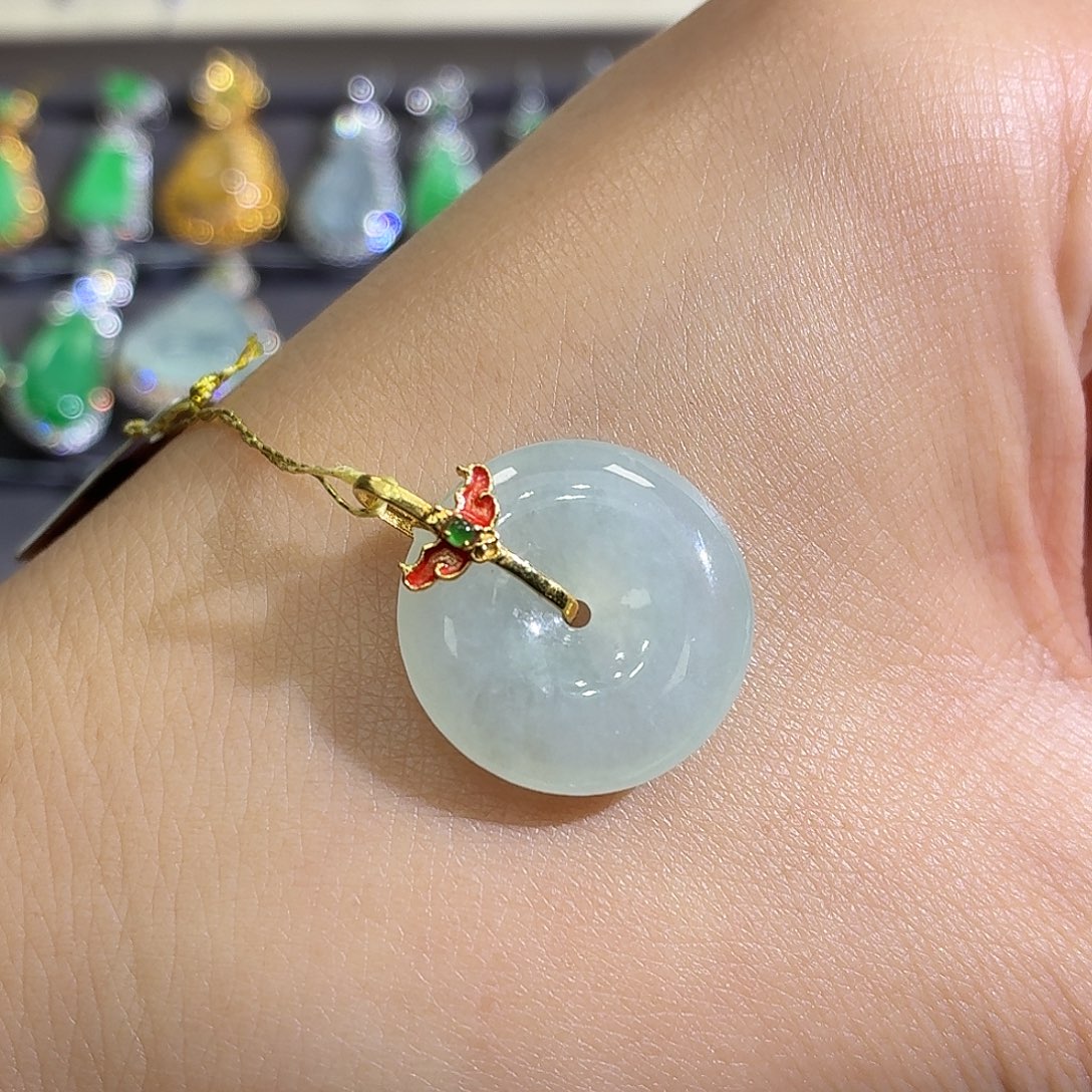 翡翠18K金镶嵌颈饰