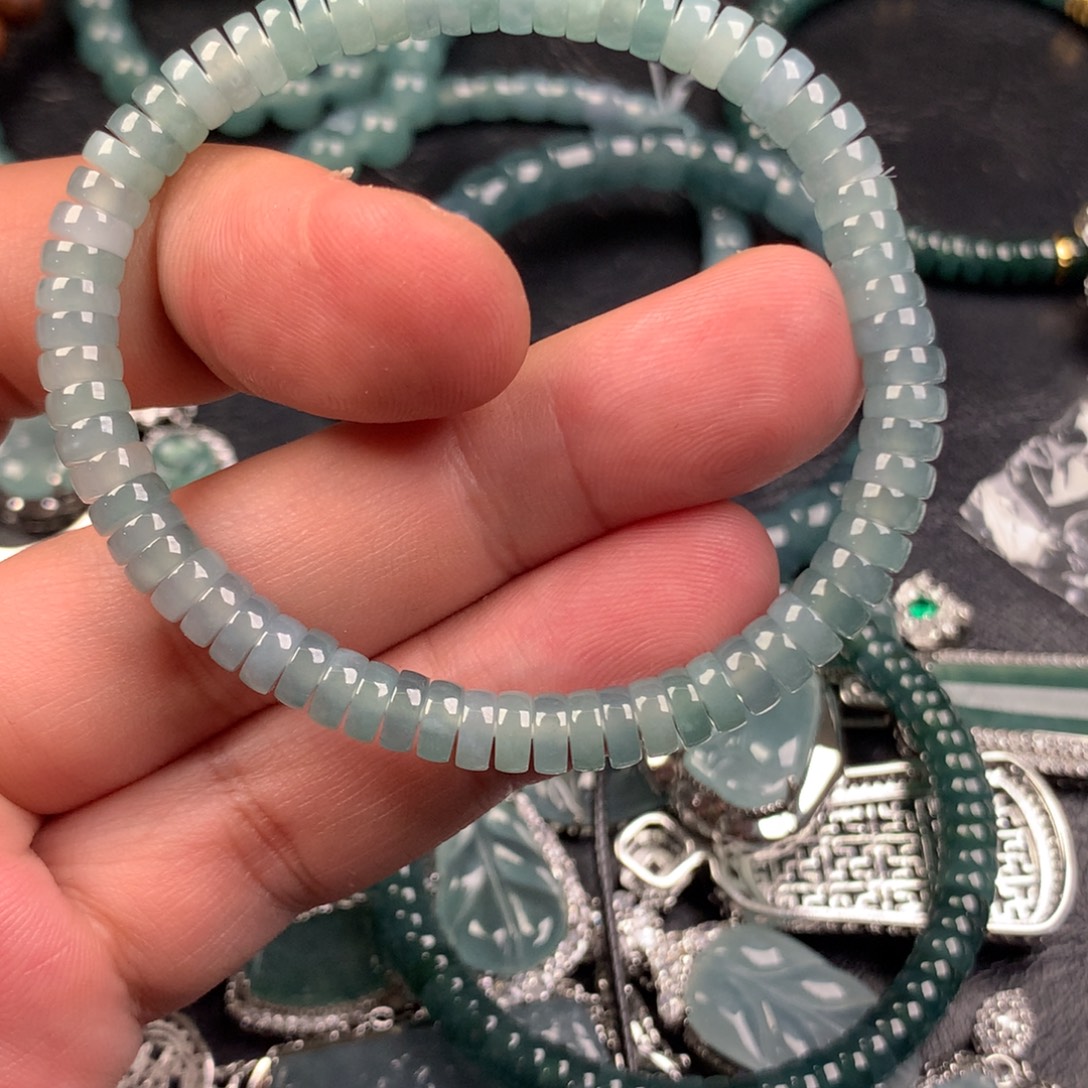 翡翠未镶嵌颈饰手串