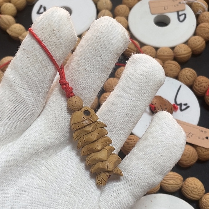 桃核吊坠鱼，野生桃核，一物一图