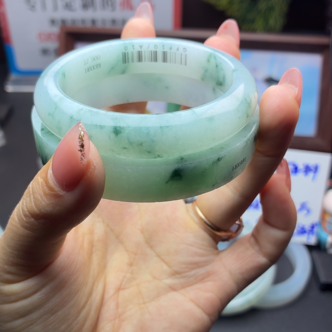 山***子定制翡翠未镶嵌翡翠手镯