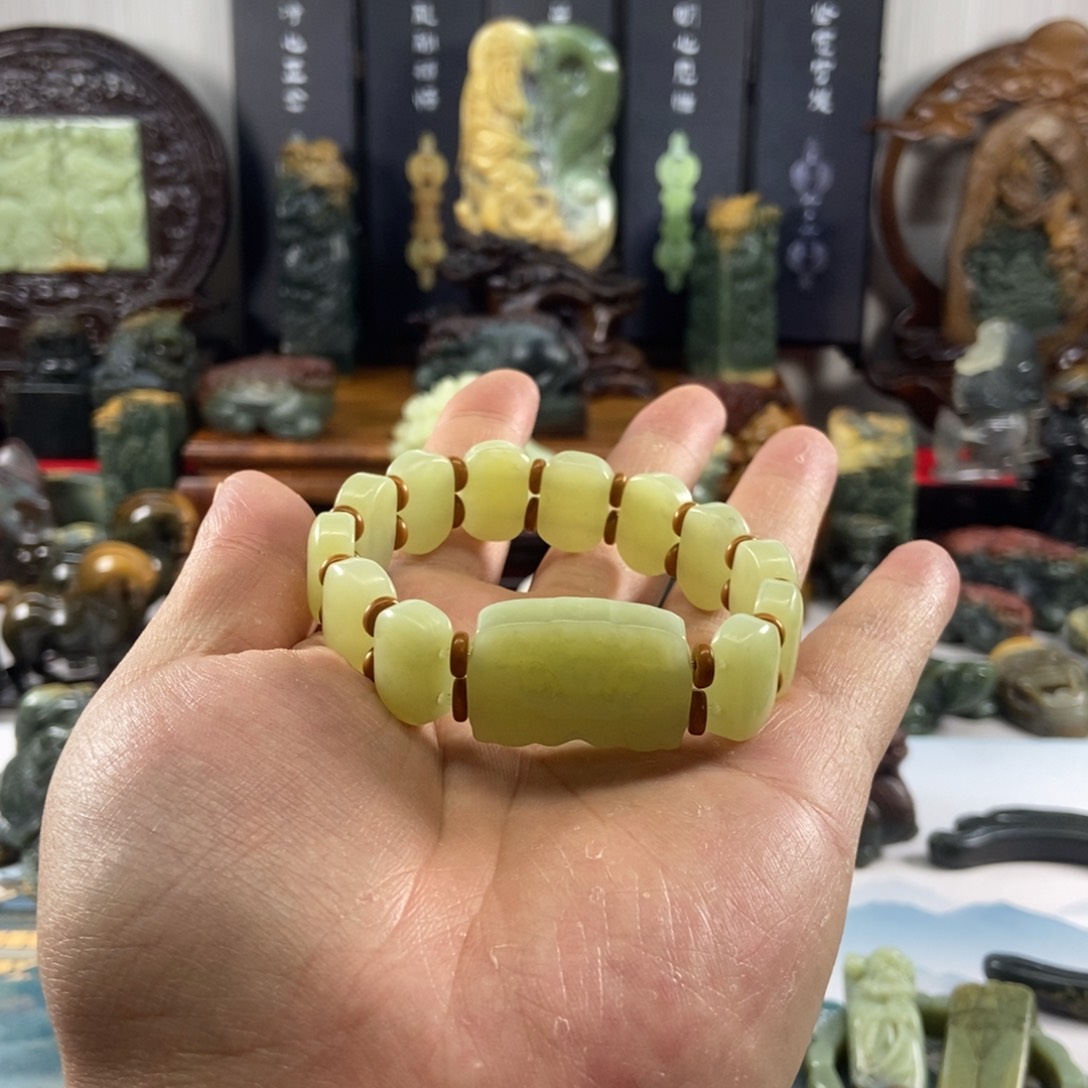 岫岩老玉（透闪石质玉）未镶嵌挂件猫*眼