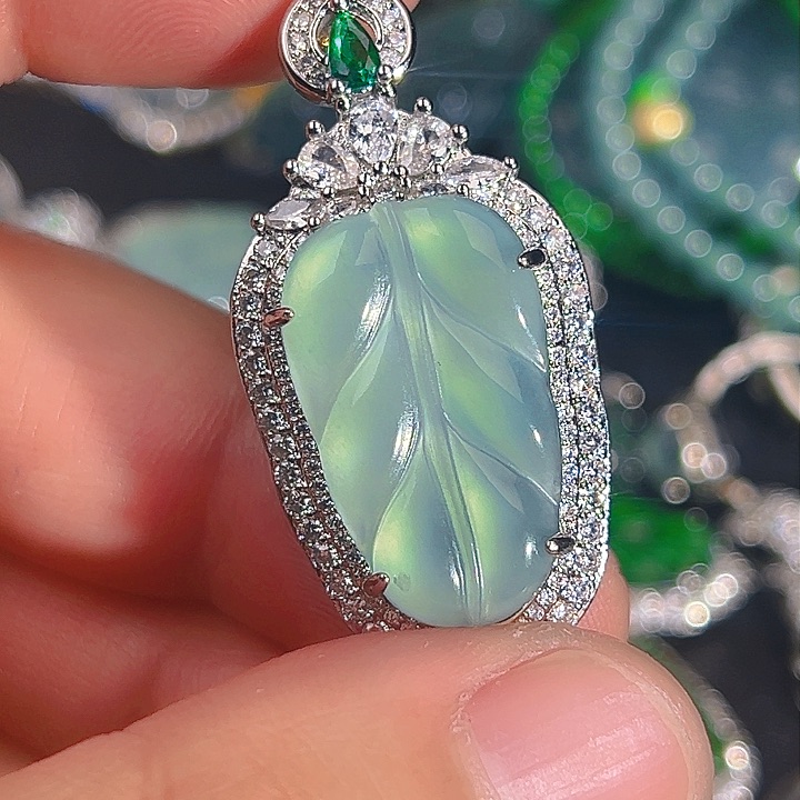 翡翠颈饰未镶嵌6667778899,