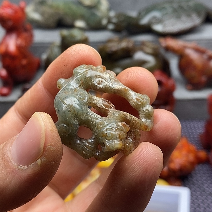 未镶嵌蛇纹石玉颈饰