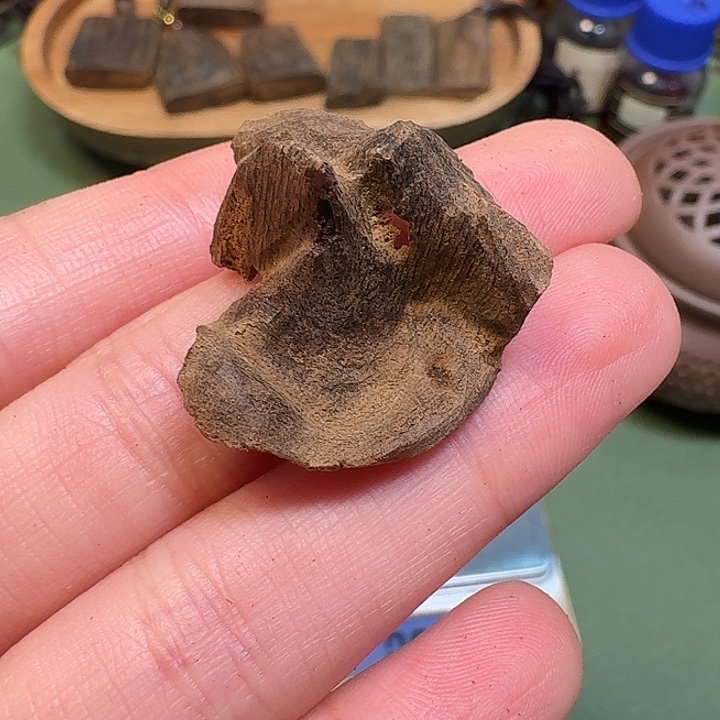 沉香沉香碎屑海南尖峰岭包头沉水老香0.9克