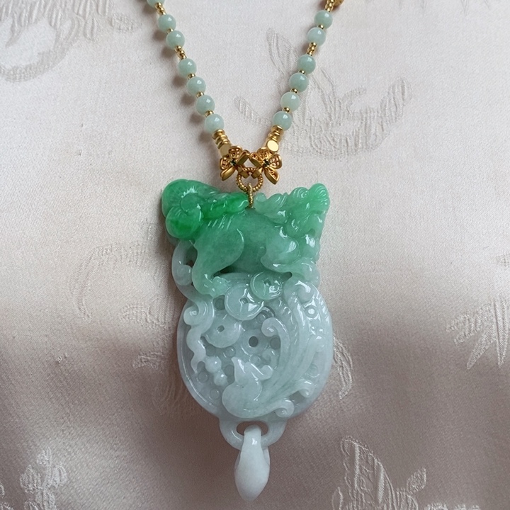 翡翠颈饰未镶嵌翡翠吊坠