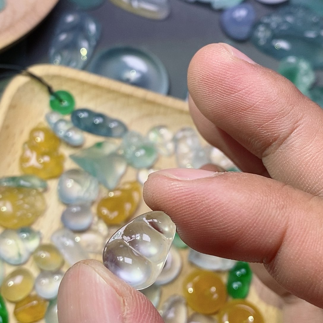 翡翠颈饰未镶嵌翡翠