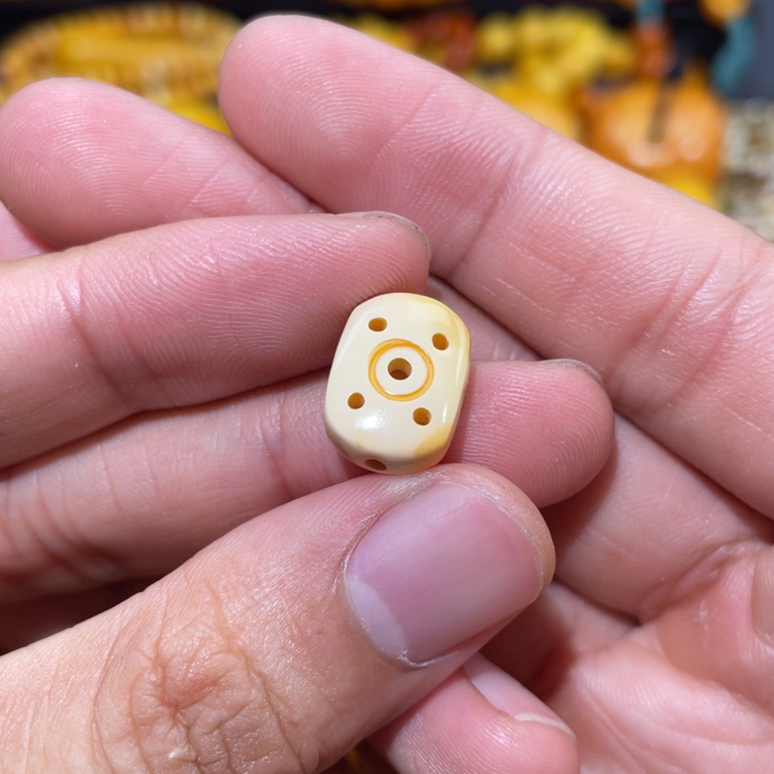 【闪购商品】未镶嵌蜜蜡裸石背云