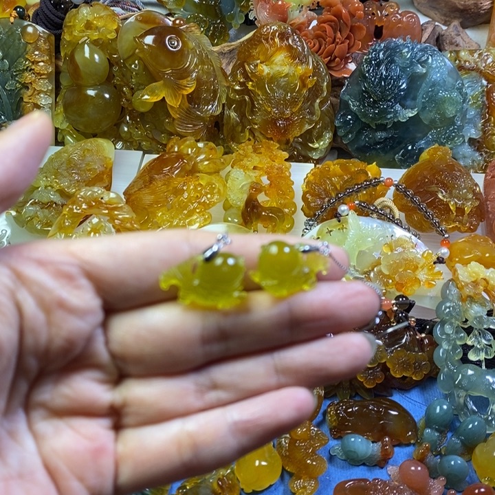 蛇纹石玉颈饰未镶嵌