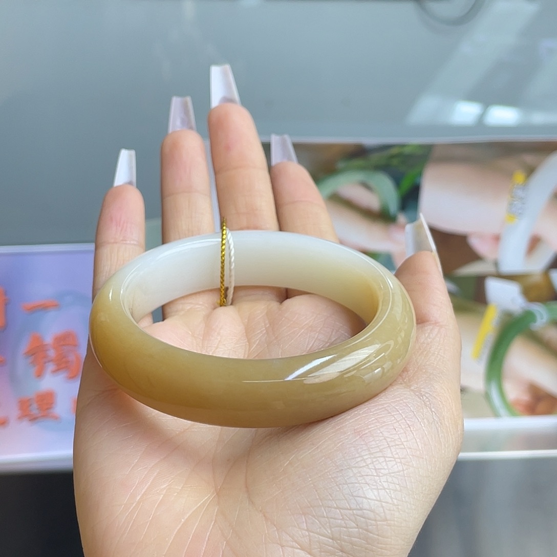 和田玉未镶嵌手镯