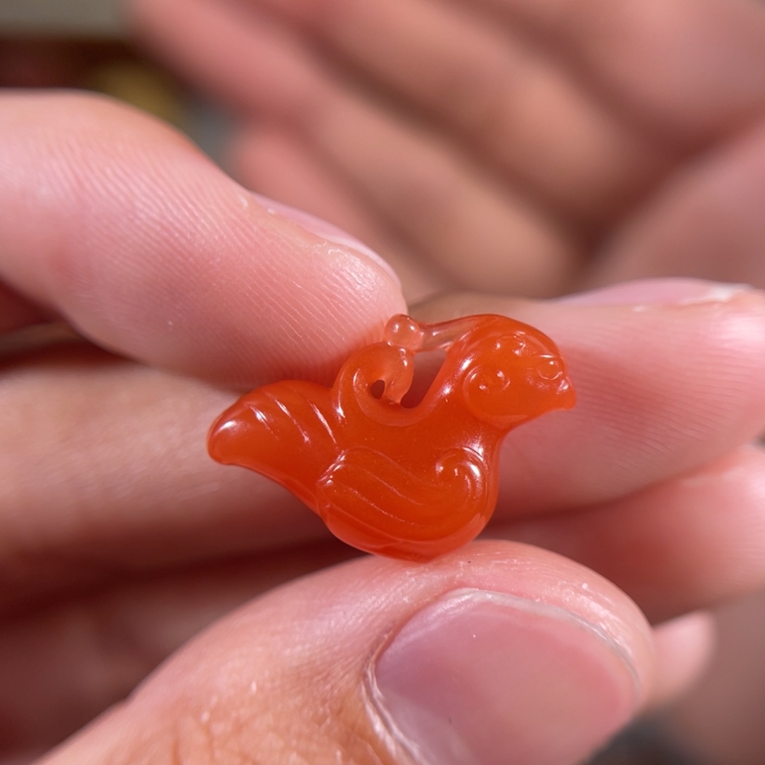 南红玛瑙大黑洞凤鸟侧挂12.8*19.4未镶嵌