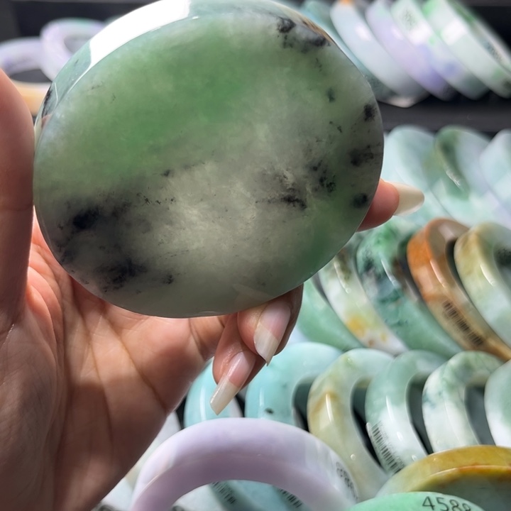 定制翡翠未镶嵌翡翠手镯