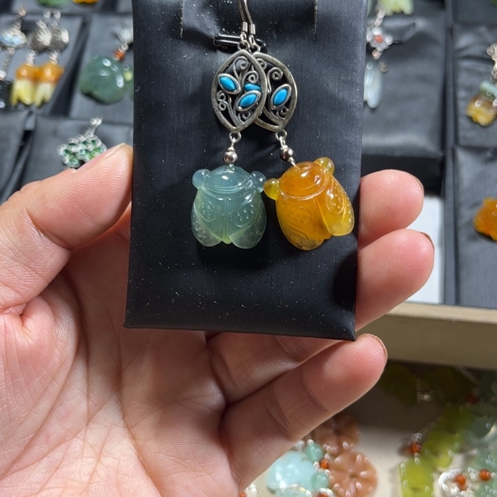 蛇纹石玉耳饰未镶嵌