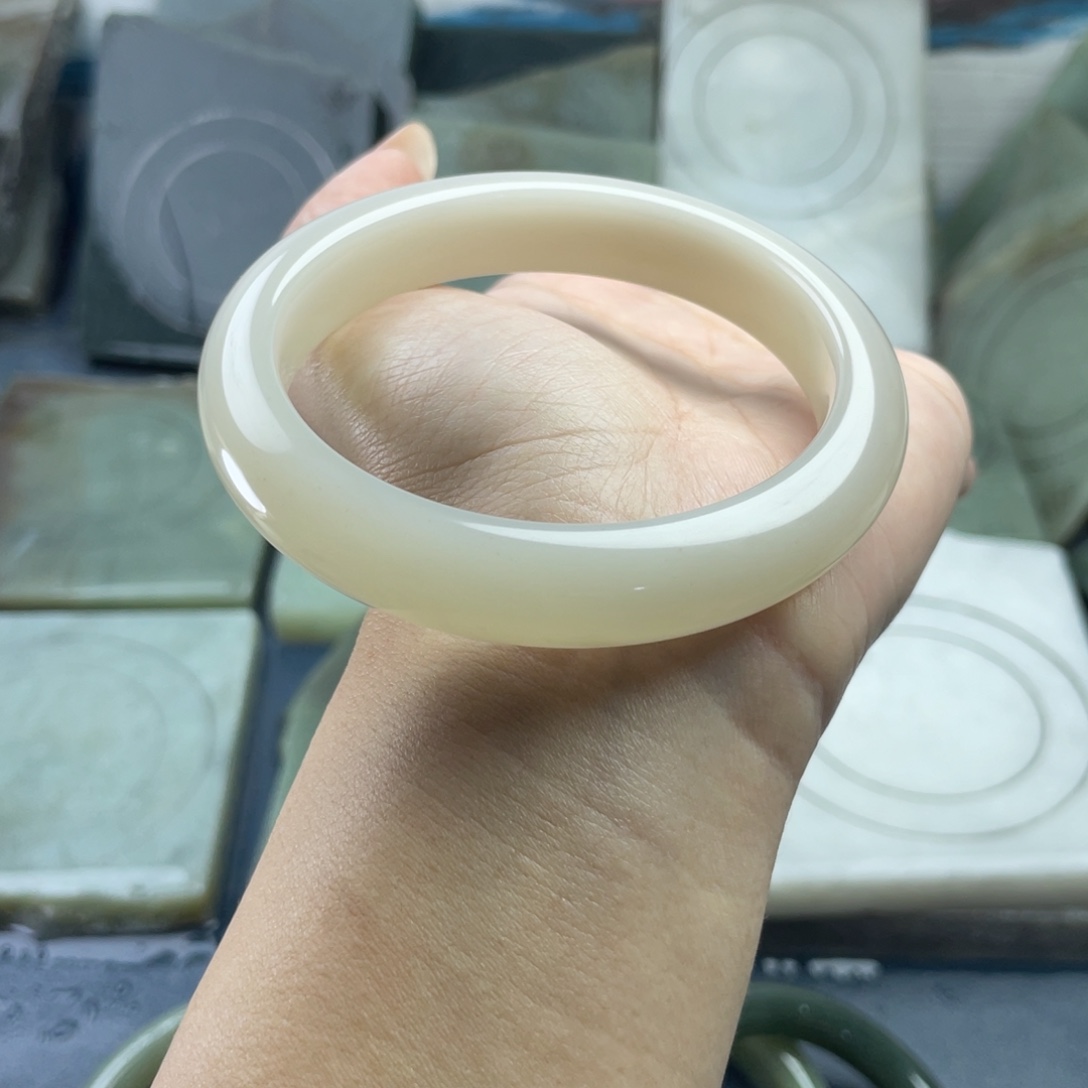 鱼***鱼和田玉未镶嵌手镯手镯