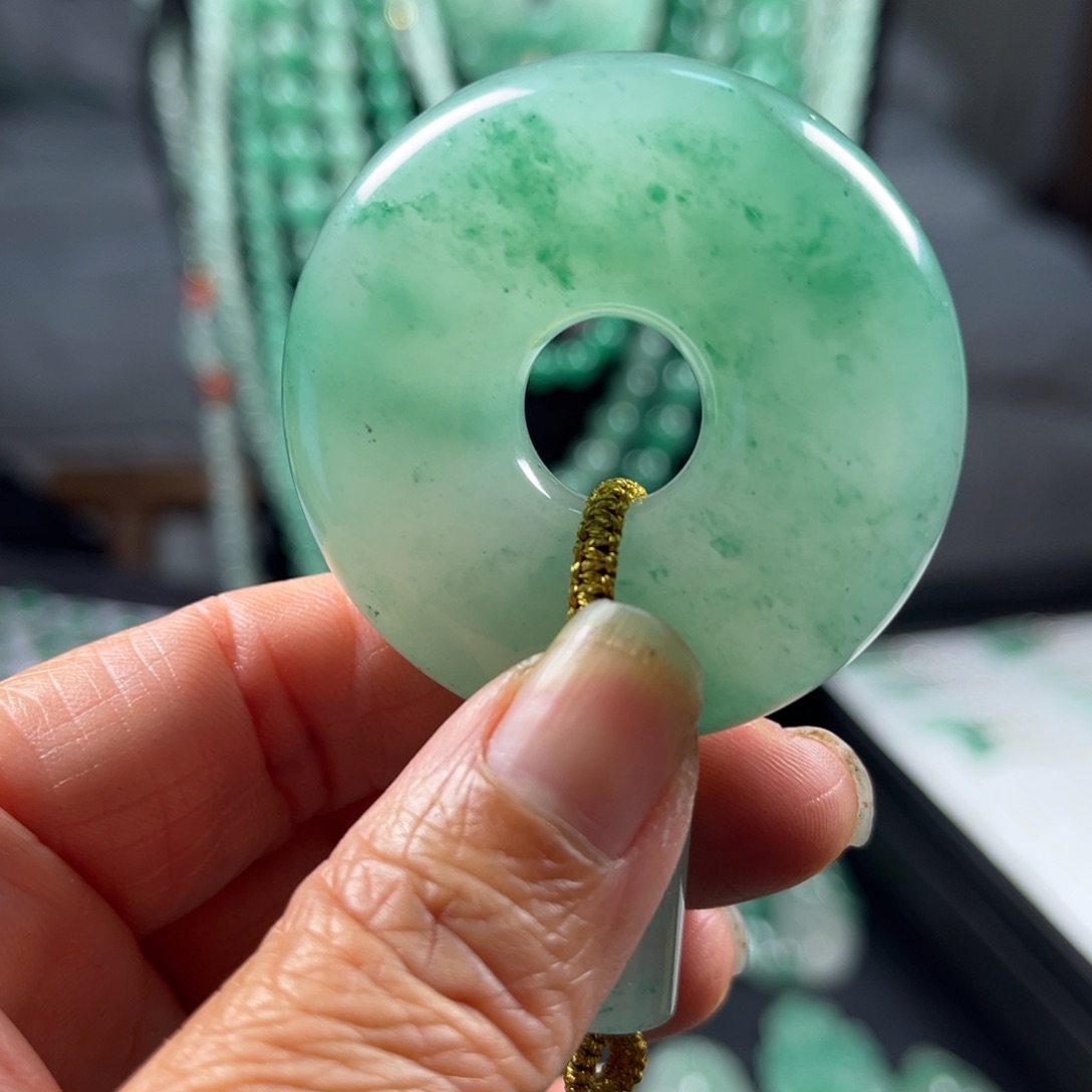 石英质玉吊坠(不含链)合金