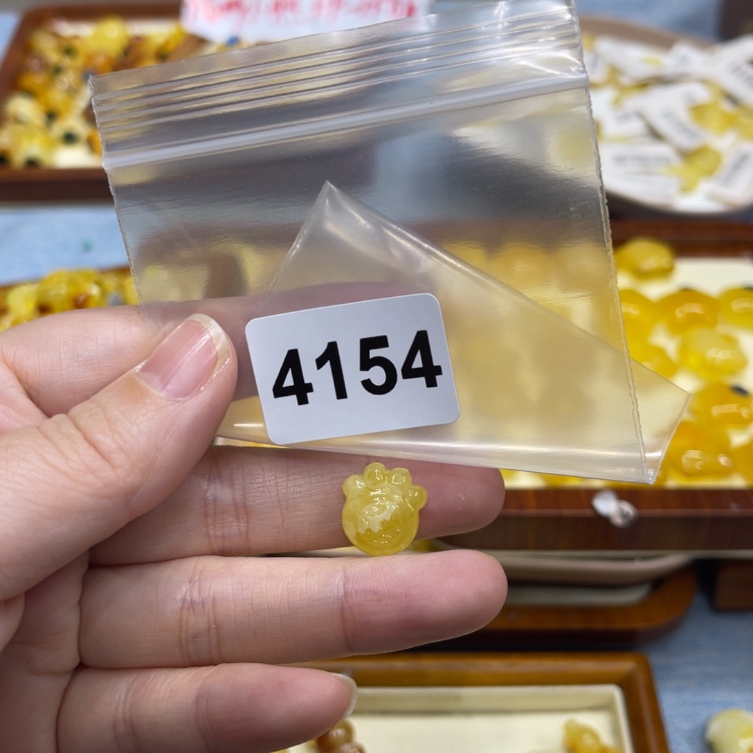 琥珀珠宝奇石未镶嵌