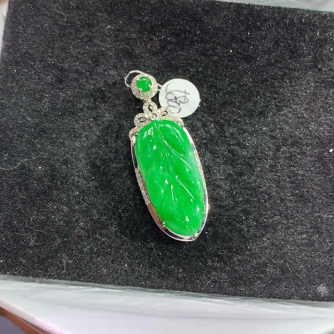 翡翠吊坠(赠链)18K金镶嵌