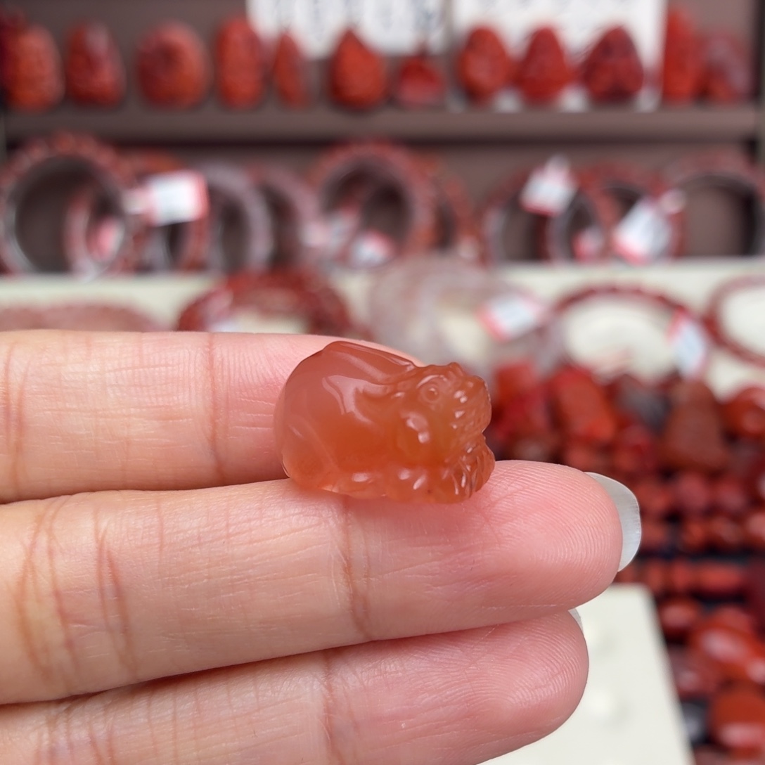 L****南红玛瑙未镶嵌颈饰貔貅