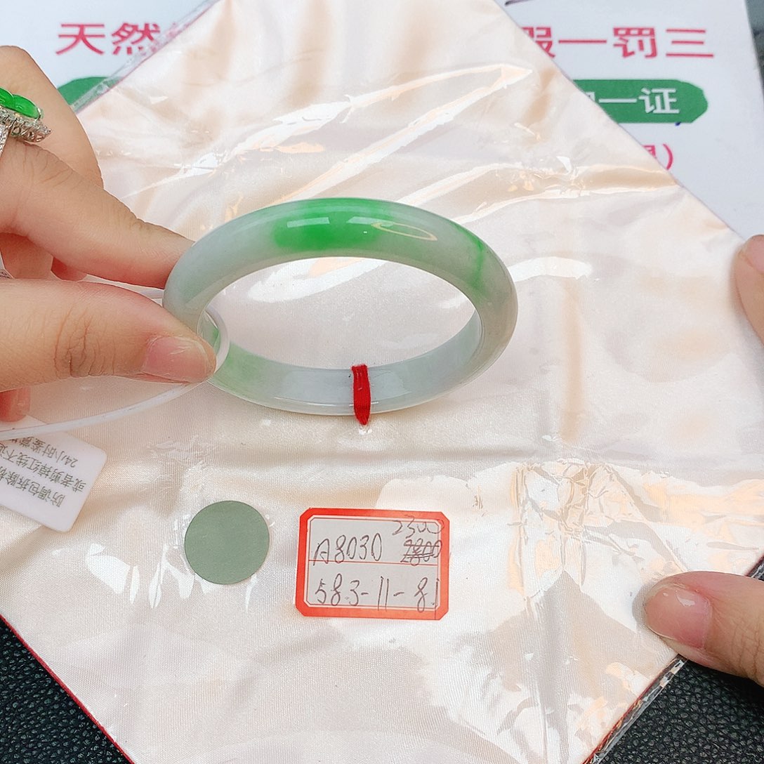 翡翠手镯未镶嵌缅甸翡翠