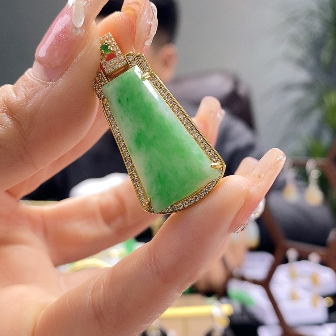 翡翠颈饰银S925镶嵌翡翠