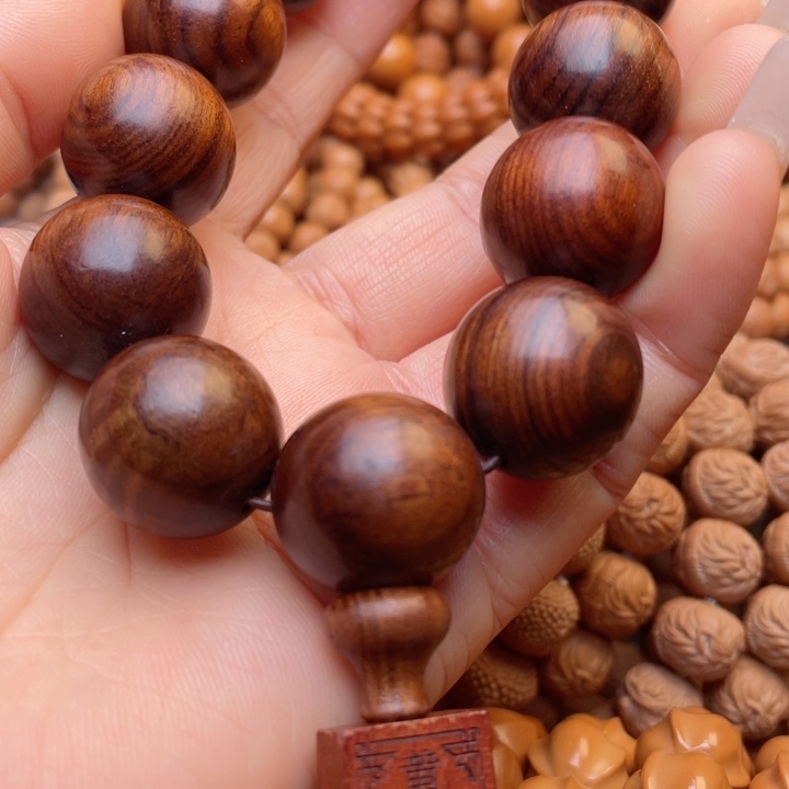 猴头核桃手串手持
