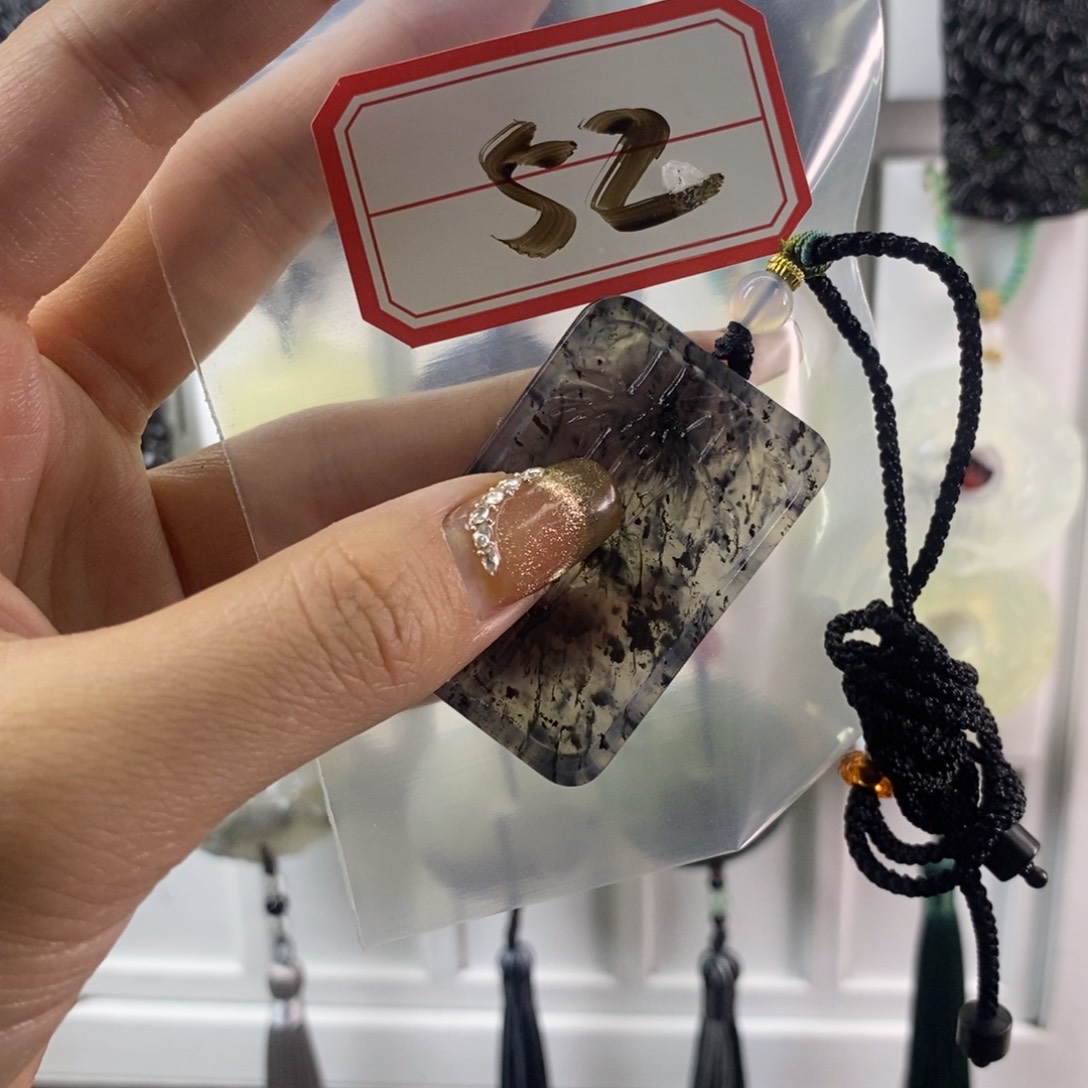 蛇纹石玉颈饰未镶嵌深**港52