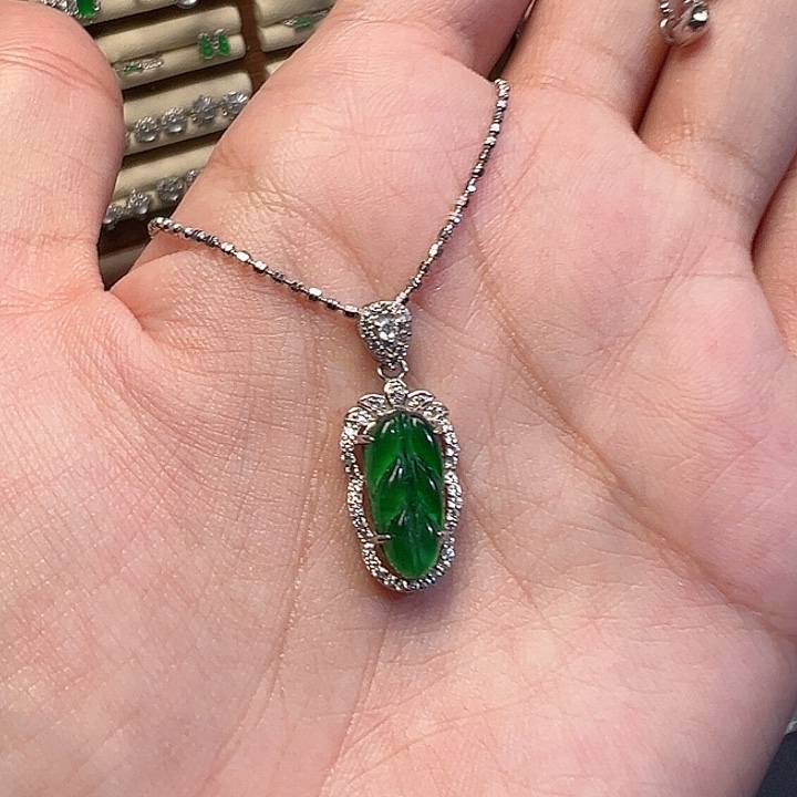 *****翡翠未镶嵌吊坠(赠链)