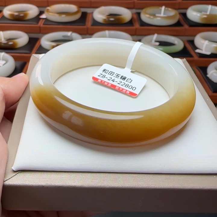 未镶嵌手镯和田玉半山水糖白