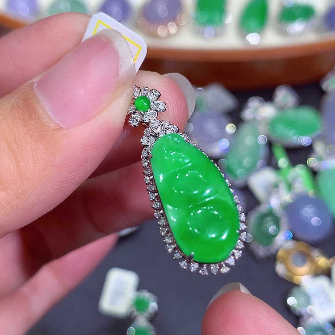 翡翠吊坠(不含链)18K金镶嵌