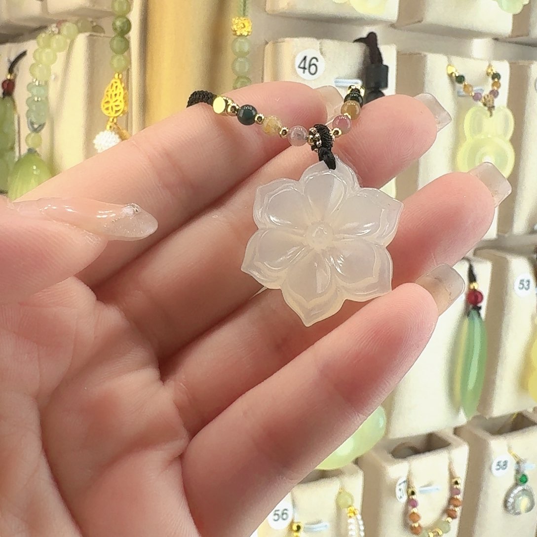 蛇纹石玉未镶嵌小花