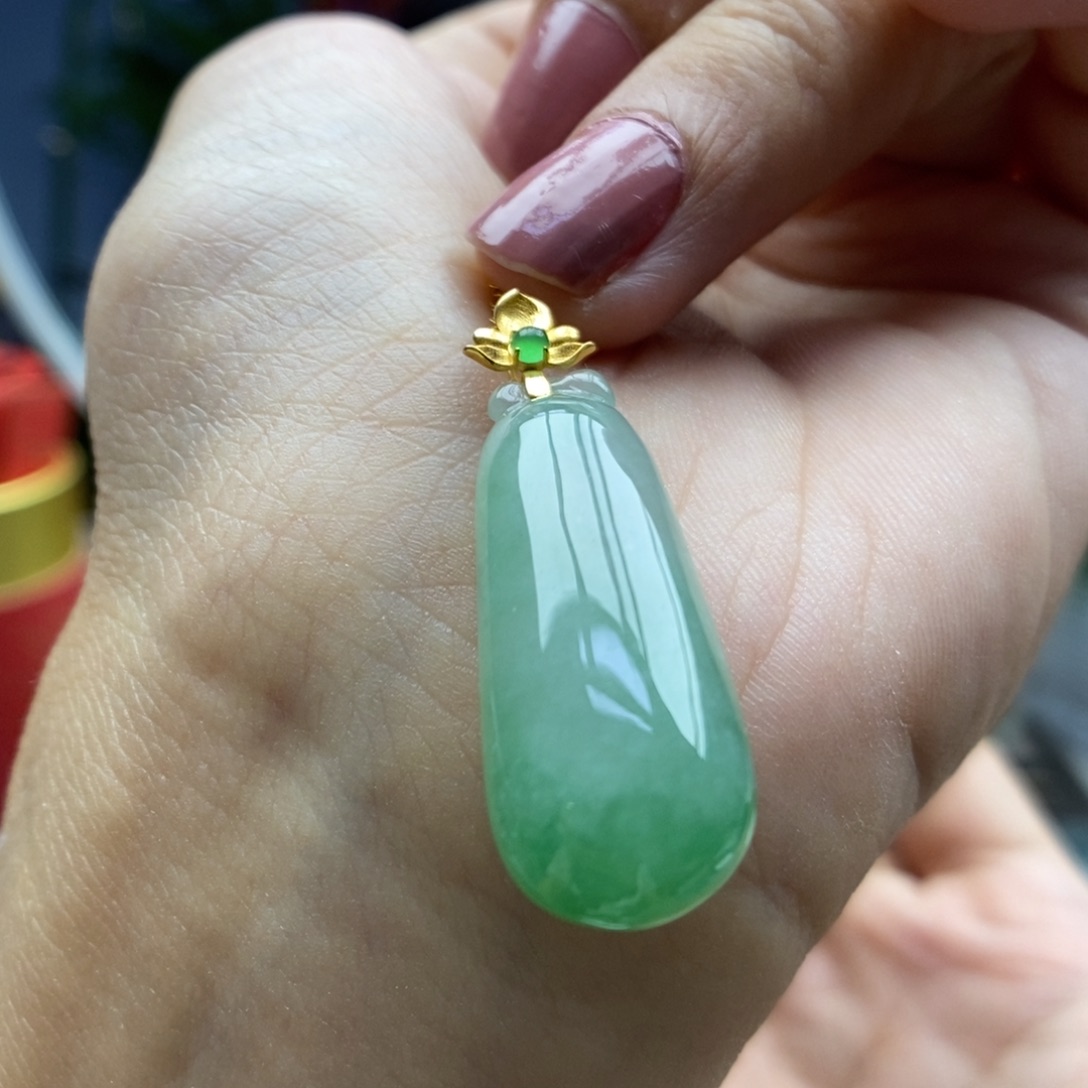 翡翠18K金镶嵌颈饰吊坠46